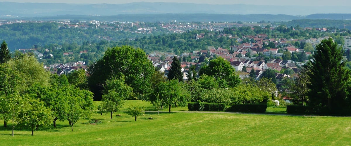 Blick Richtung Schwäbische Alb über Esslingen