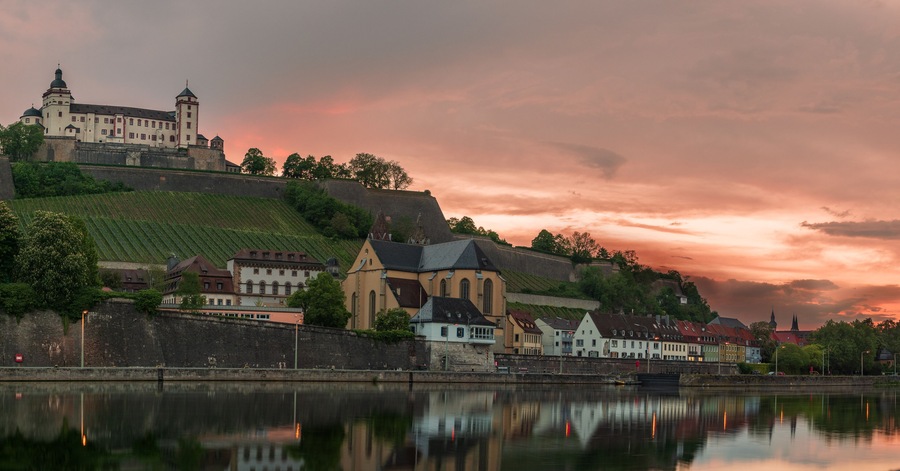 A panoramic shot of the sun setting in Würzburg featuring the Marienberg Fortress.
#Germany #sunset #landscape #wurzburg