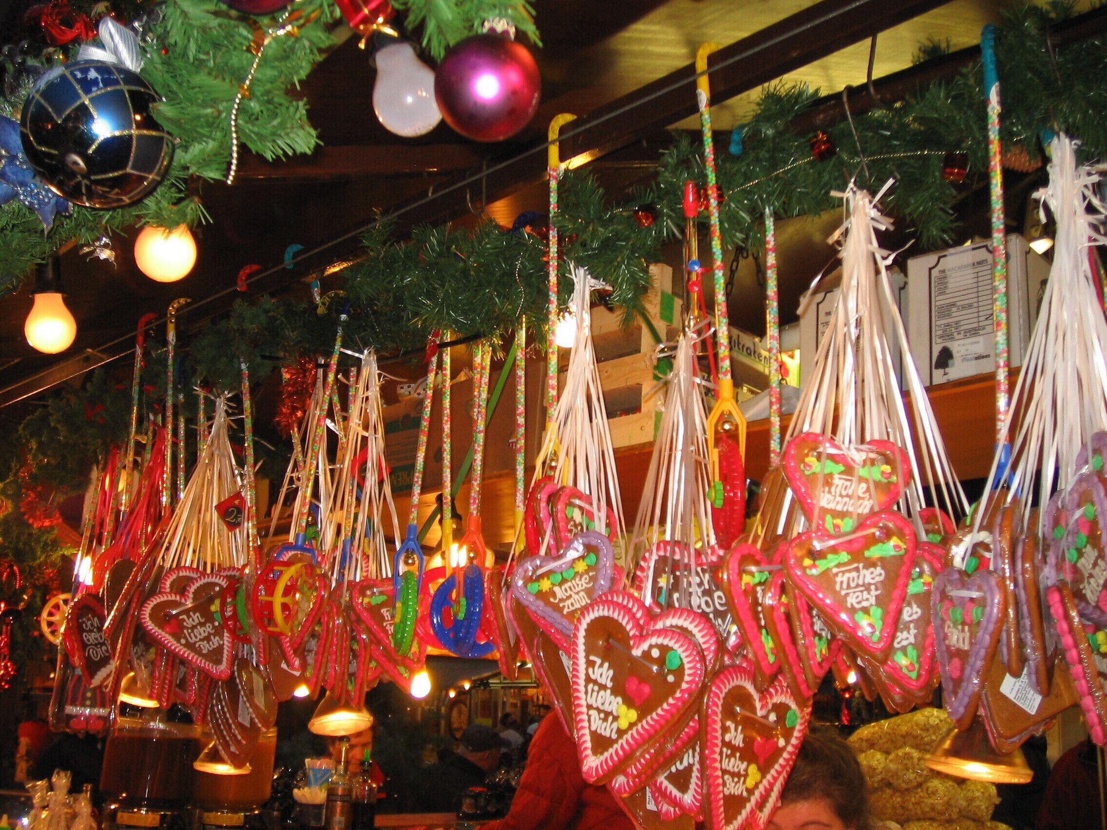 @weihnachtsmarkt. Heart shaped lebkuchen aka German gingerbread and a traditional baked Christmas treat.  