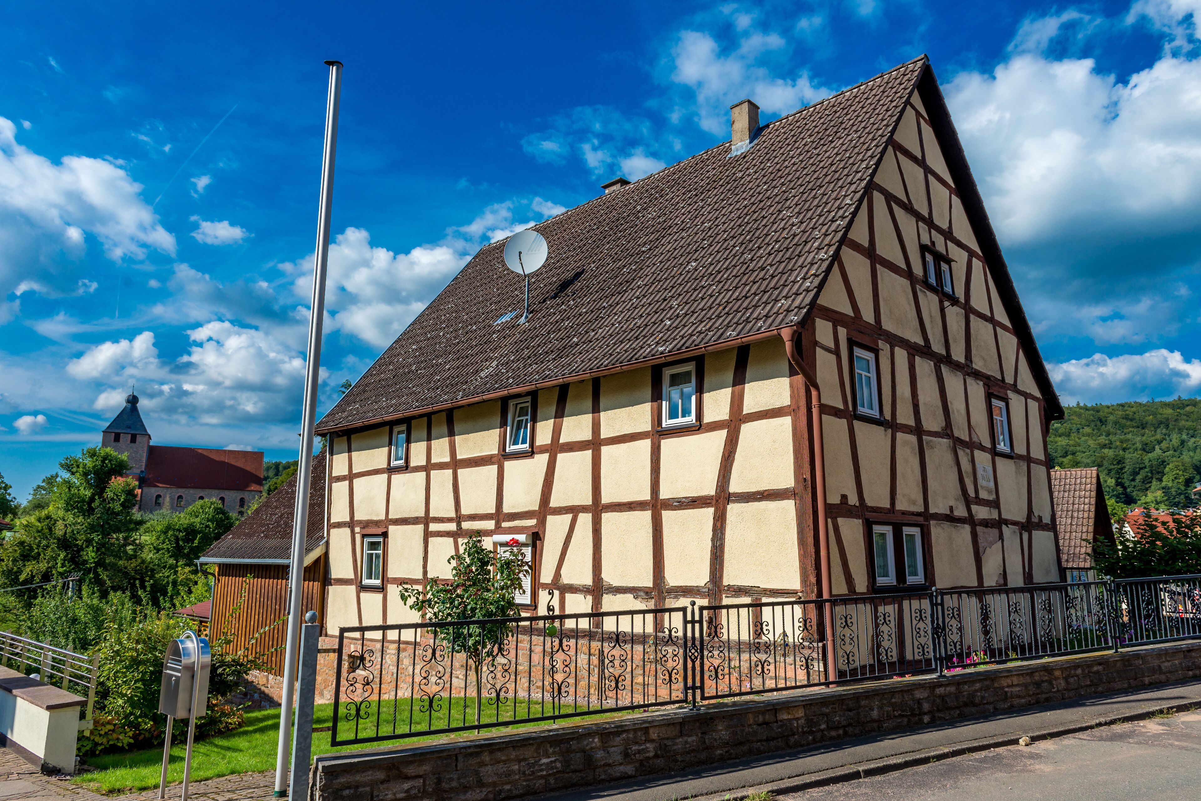 This is a photograph of an architectural monument. It is on the list of cultural monuments of Bayern, no. D-6-71-150-17