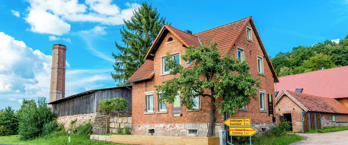 This is a photograph of an architectural monument. It is on the list of cultural monuments of Bayern, no. D-6-71-150-30