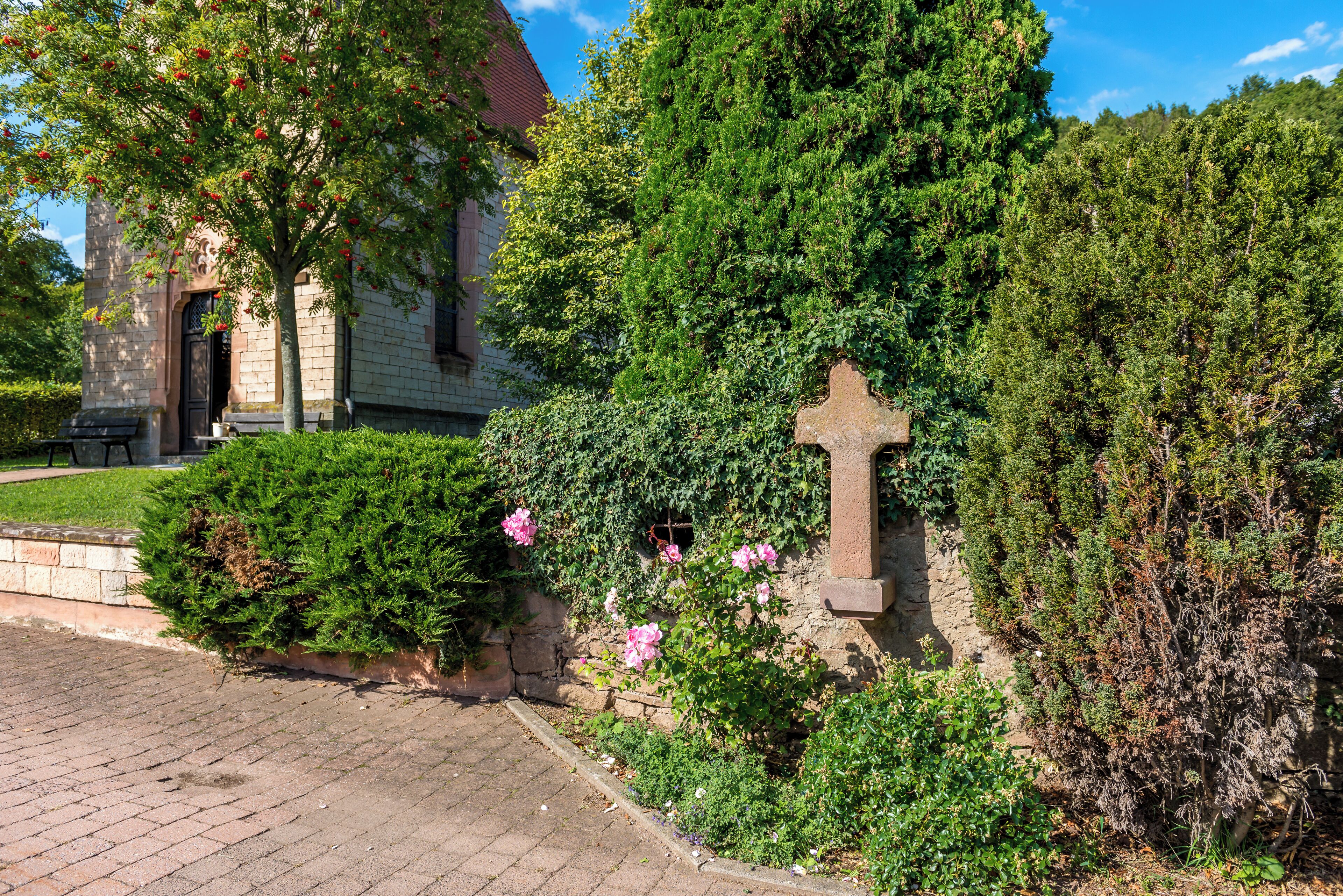 This is a photograph of an architectural monument. It is on the list of cultural monuments of Bayern, no. D-6-71-150-26