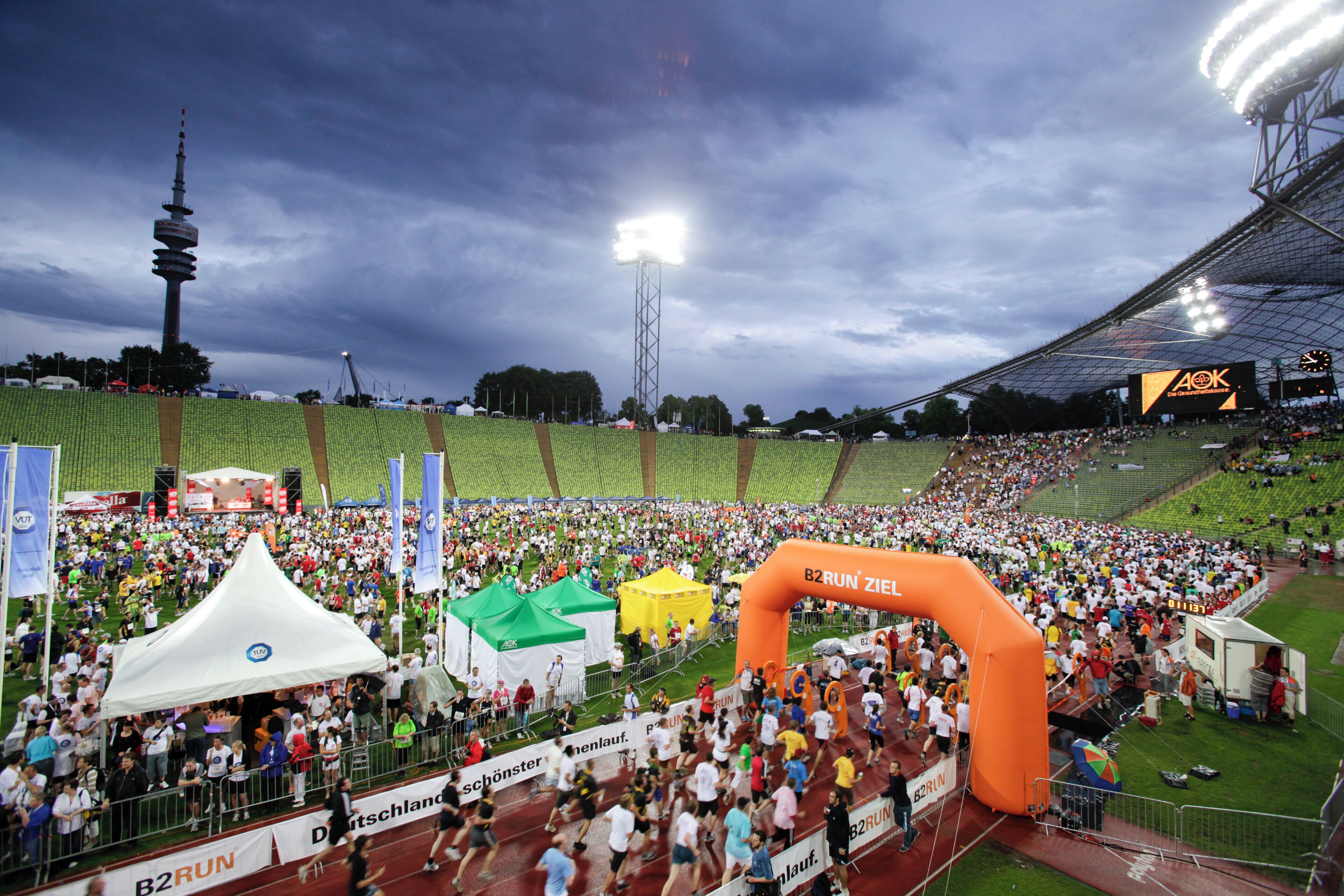 B2RUN München 2009, Zieleinlauf Olympiastadion (Foto: B2RUN GmbH & Co. KG, Oliver Farys)
