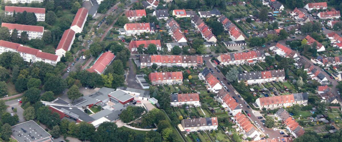 Fotoflug: von Flughafen Ganderkesee - Ganderkesee Stadt - Hasportsee - Roland Center - Grollaner See - Airport Bremen (identische Bildbeschreibung für File:2012-08-08-fotoflug-bremen zweiter flug 0001.JPG bis File:2012-08-08-fotoflug-bremen zweiter flug 0100.JPG