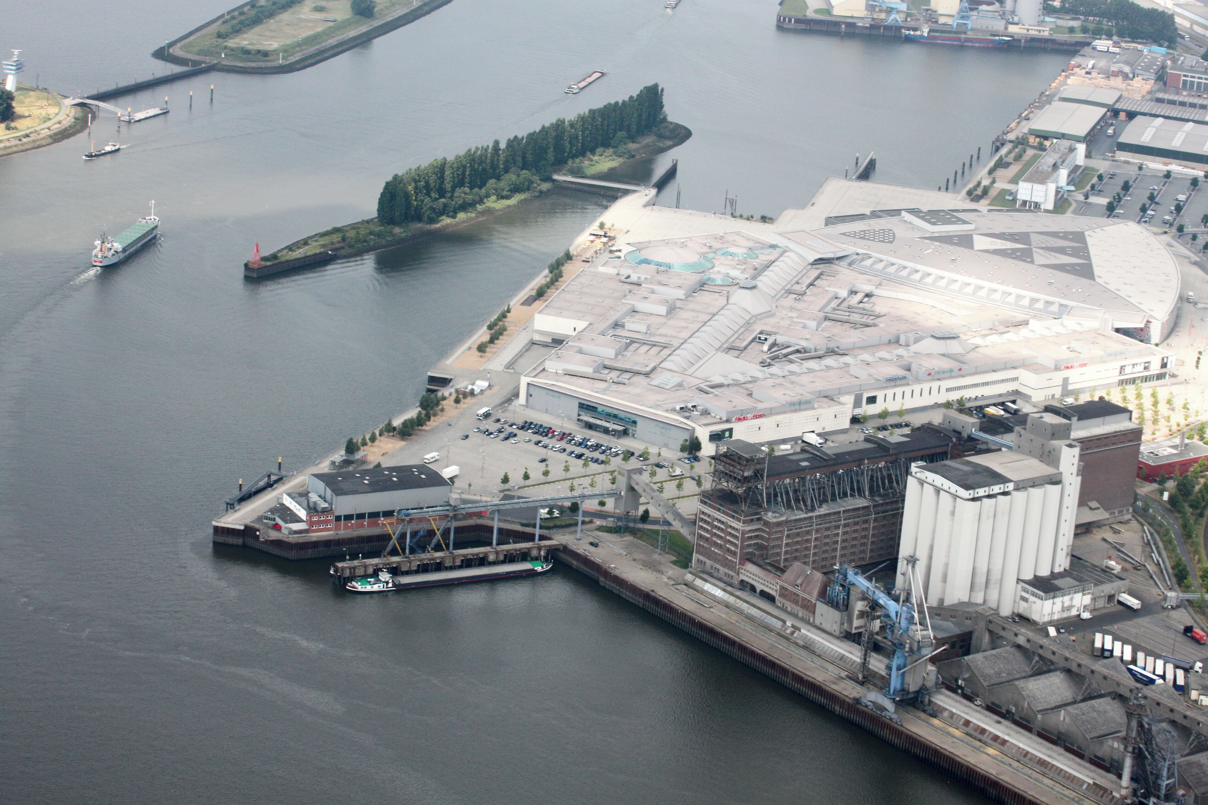 Lufbilder Bremen: Altstadt, Teerhof, Hauptbahnhof, Rablinghausen, Häfen (identische Bildbeschreibung für File:2012-08-08-fotoflug-bremen zweiter flug 0886.JPG bis File:2012-08-08-fotoflug-bremen zweiter flug 1005.JPG; alle mit GPS-Koordinaten