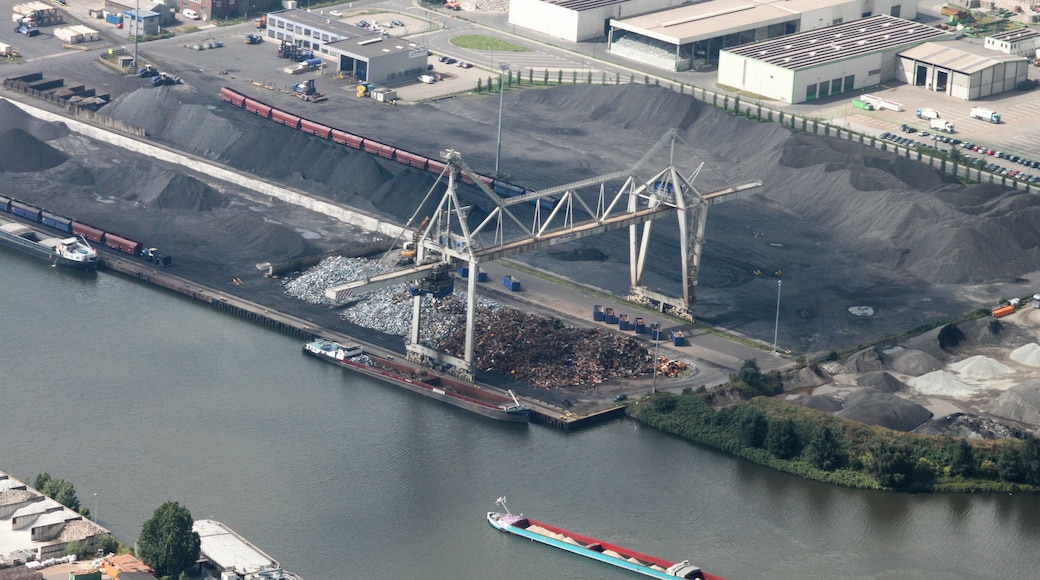 Lufbilder Bremen: Altstadt, Teerhof, Hauptbahnhof, Rablinghausen, Häfen (identische Bildbeschreibung für File:2012-08-08-fotoflug-bremen zweiter flug 0886.JPG bis File:2012-08-08-fotoflug-bremen zweiter flug 1005.JPG; alle mit GPS-Koordinaten