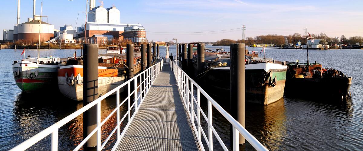 Binnenschiffe auf der Bille in Hamburg-Rothenburgsort