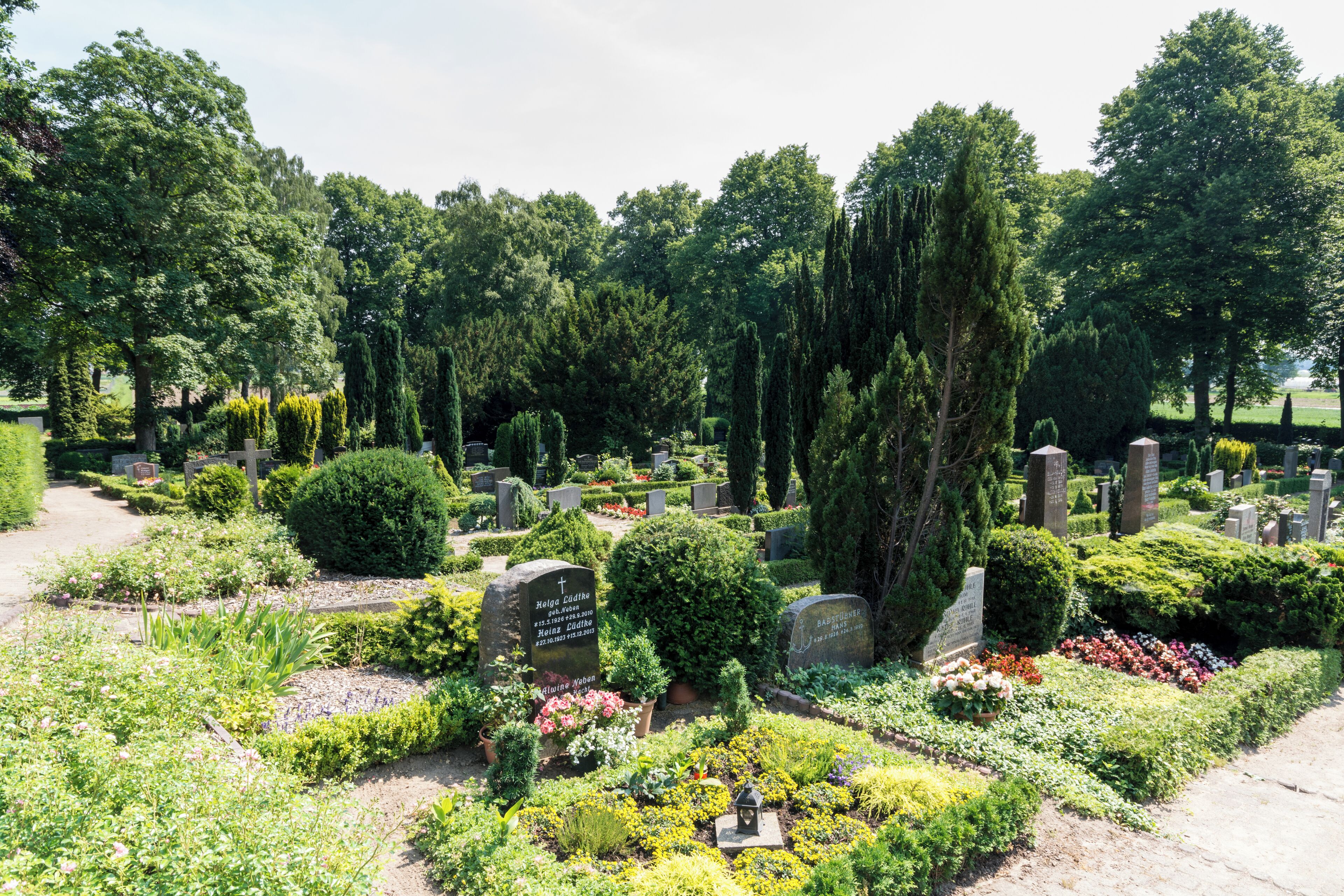 This is a photograph of an architectural monument. It is on the list of cultural monuments of Hamburg, no. 27654