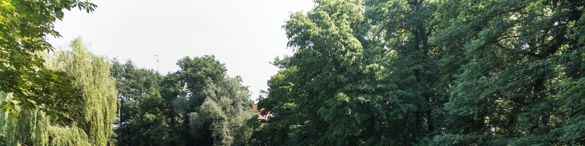 This is a photograph of an architectural monument. It is on the list of cultural monuments of Hamburg, no. 27653