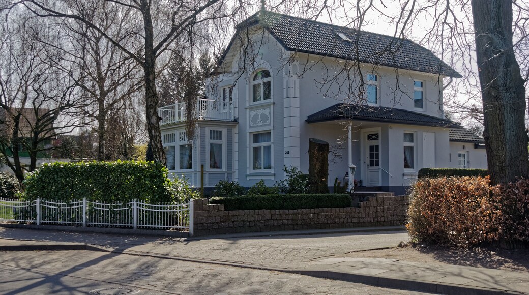 This is a photograph of an architectural monument. It is on the list of cultural monuments of Hamburg, no. 29039
