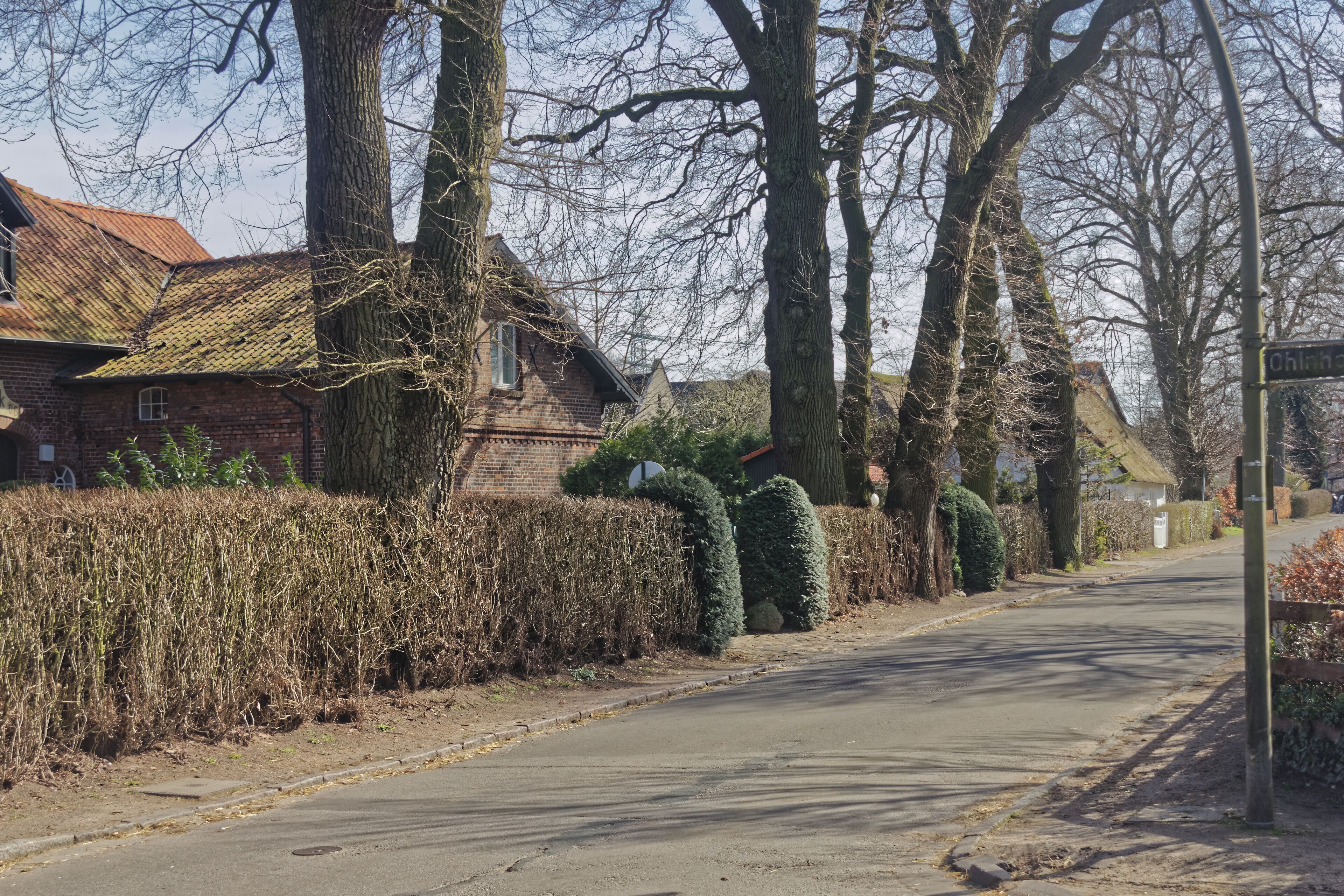This is a photograph of an architectural monument. It is on the list of cultural monuments of Hamburg, no. 30472