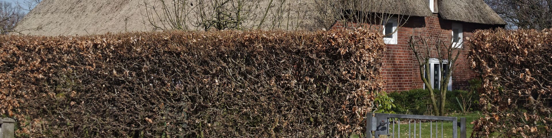 This is a photograph of an architectural monument. It is on the list of cultural monuments of Hamburg, no. 17422