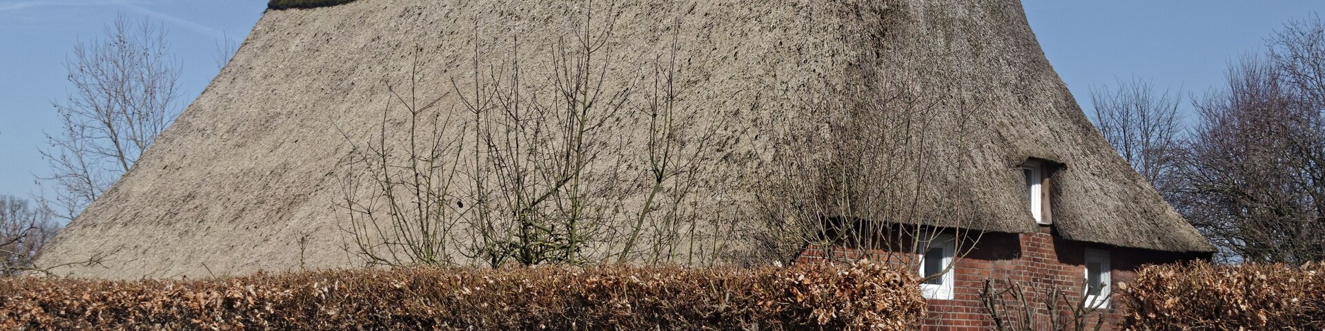 This is a photograph of an architectural monument. It is on the list of cultural monuments of Hamburg, no. 17422