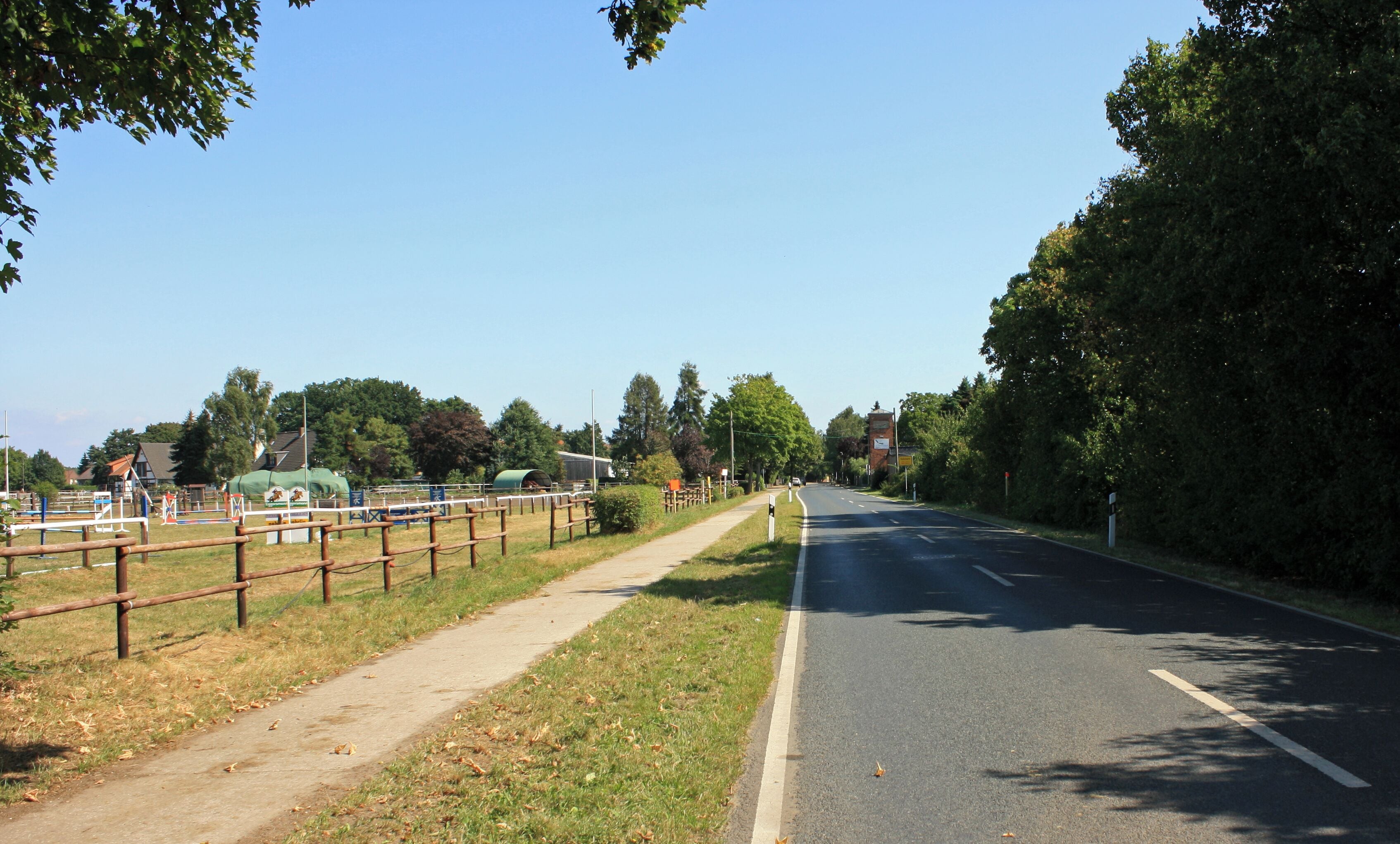 The southwestern village entry of Lehrte-Kolshorn