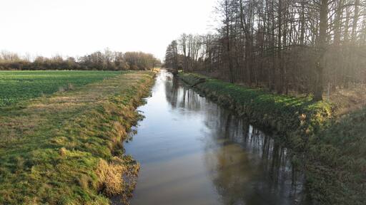 Ochtum in Weyhe-Kirchweyhe von der L 334 nach Südosten gesehen