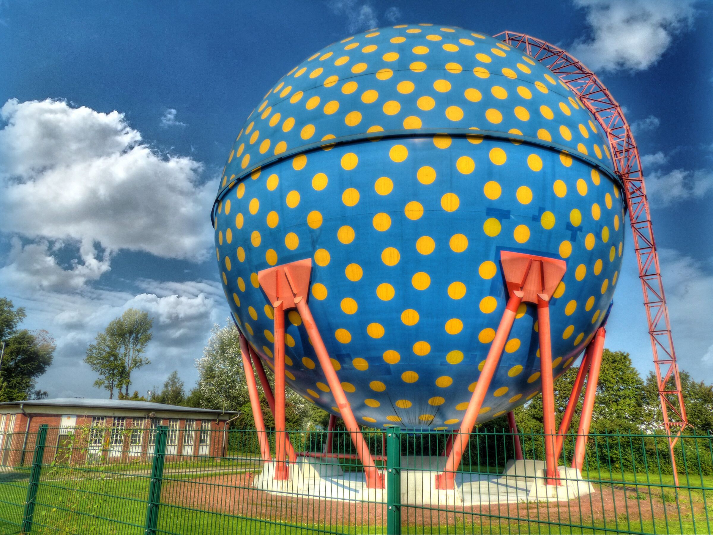 Blauer Gasbehälter am Rhein-Herne-Kanal Gelsenkirchen