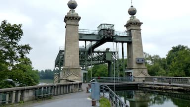 Henrichenburg - LWL-Industriemuseum Schiffshebewerk â TĂŒrme am Oberwasser