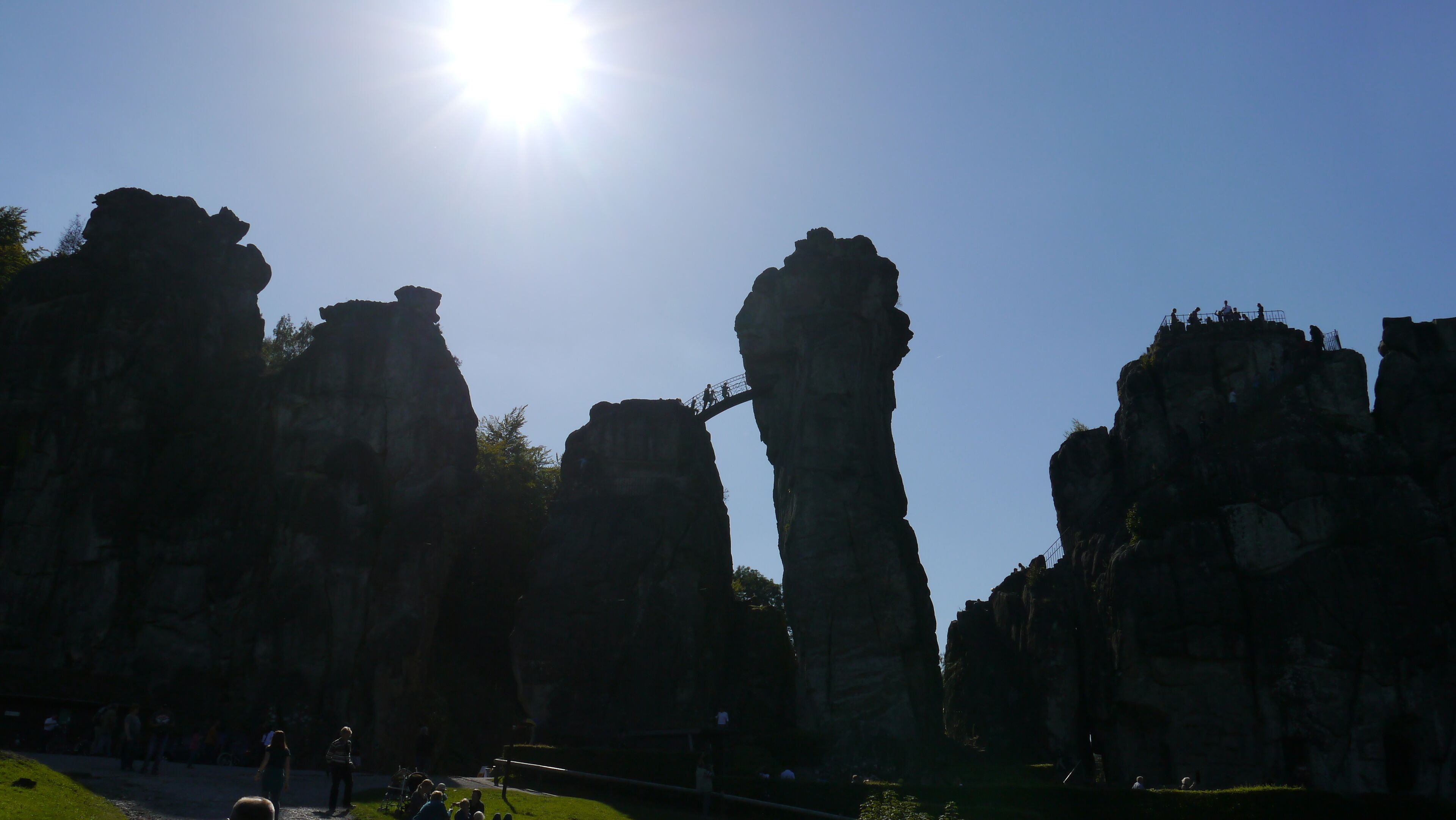 Aufnahme der Externsteine im Gegenlicht
