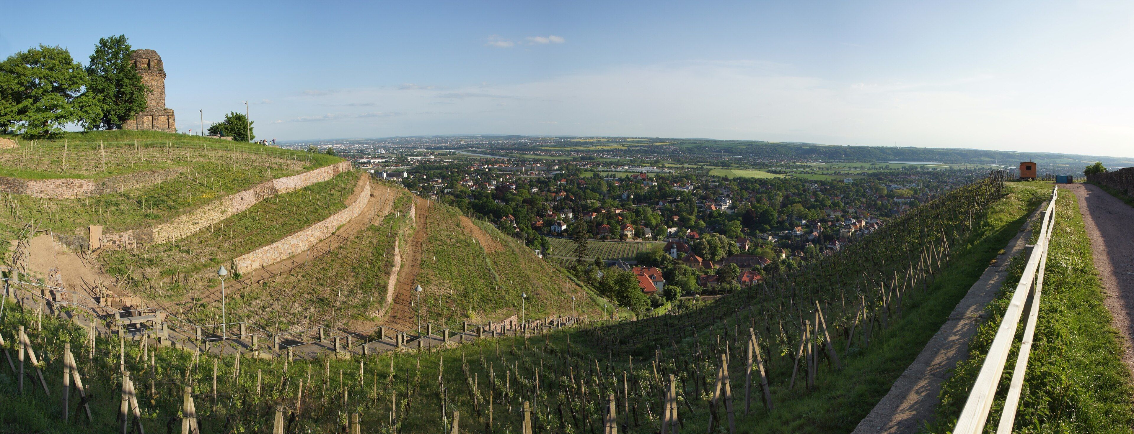 Blick auf Radebeul und Bismarckturm