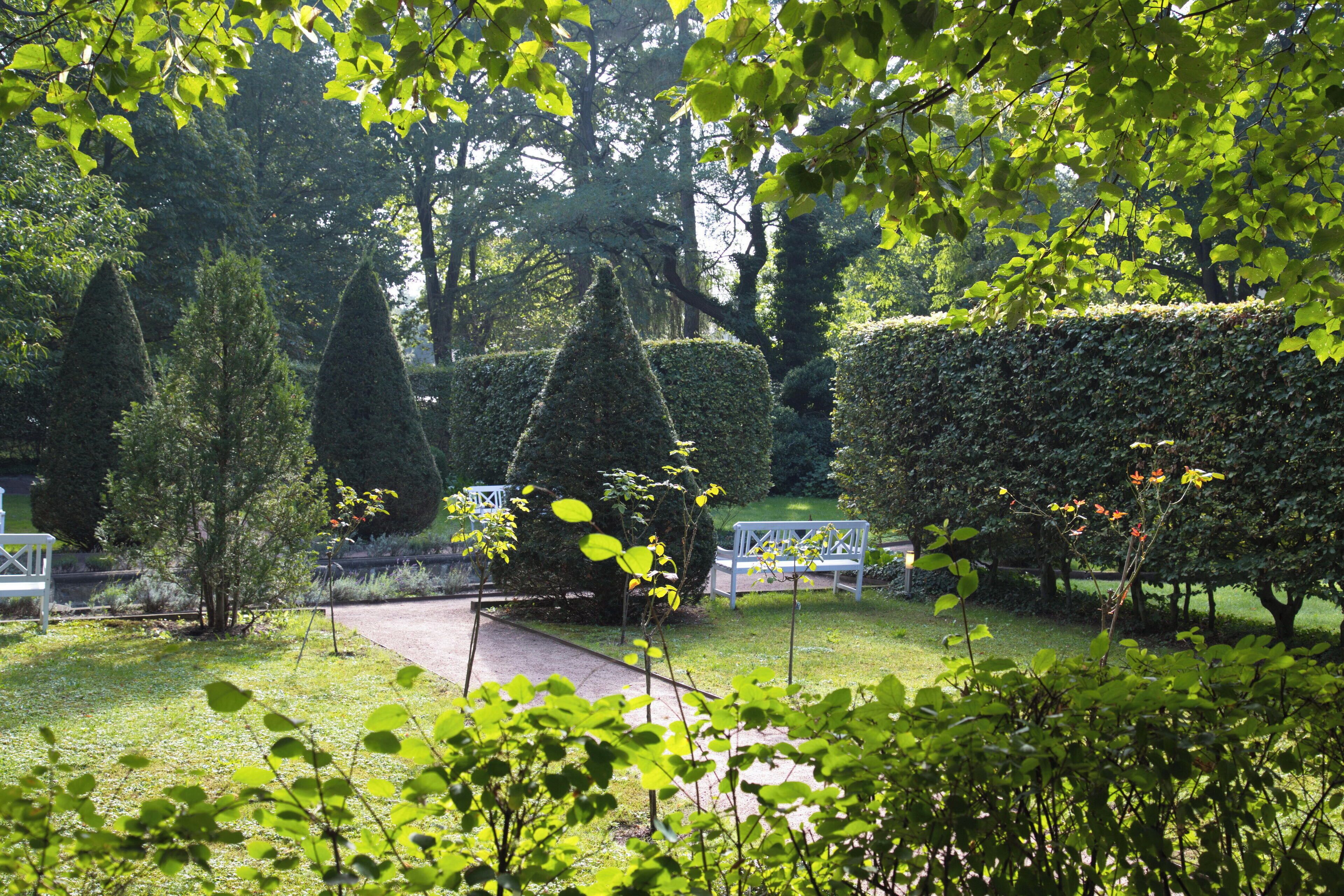 Radebeul. Park zur Villa Sorgenfrei, Augustusweg 48, Denkmalspflege: 9048-I