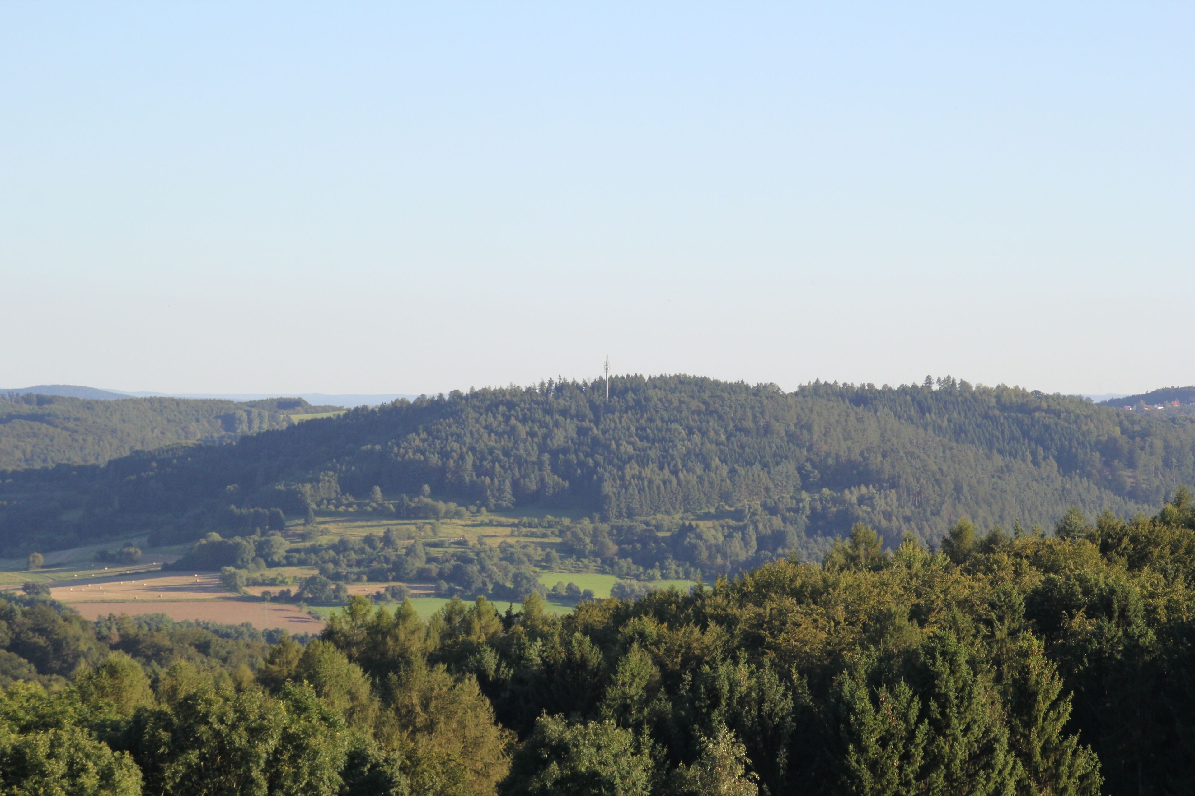 Der Glasberg vom Herrenberg bei Niedersteinbach aus gesehen