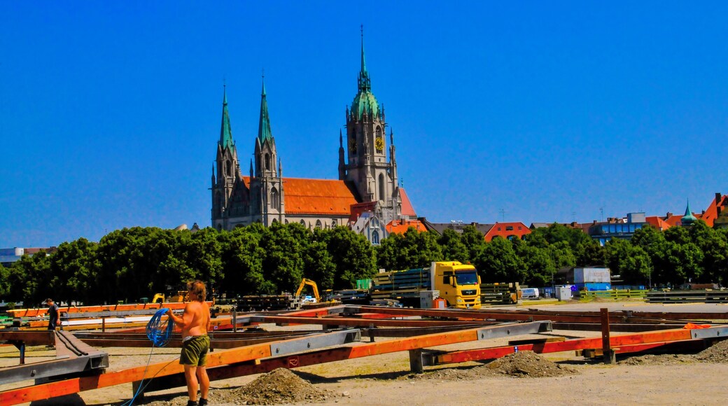Aufbau der „Wiesn“ in München. 3 Monate Arbeit und dann tobt hier das größte Volksfest der Welt.