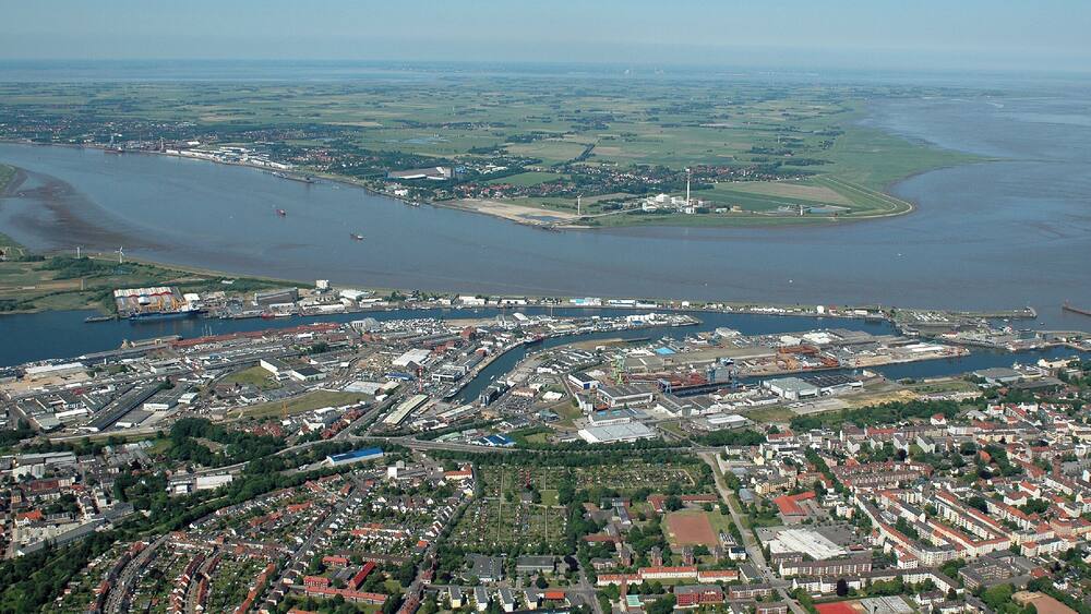 Fotoflug vom Flugplatz Nordholz-Spieka über Cuxhaven und Wilhelmshaven