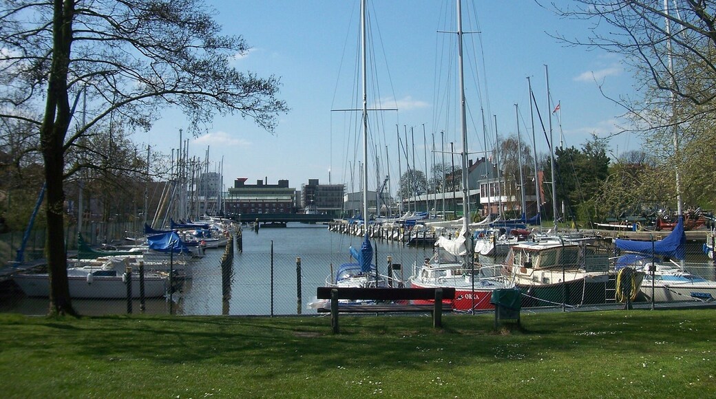 Hauptkanal, Blick auf die alte Drehbrücke
