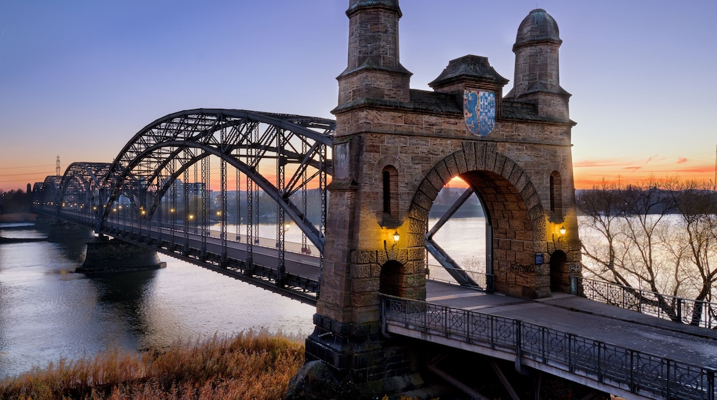 Hamburg Elbe Brücke alt entzerrt abends