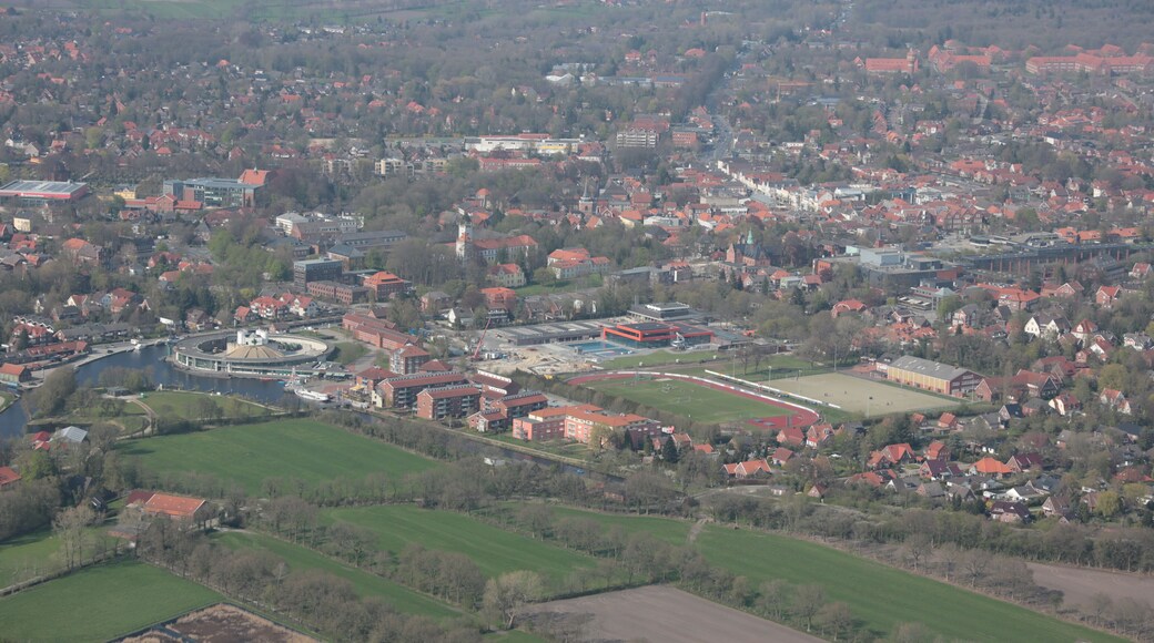 Fotoflug von Nordholz-Spieka nach Oldenburg und Papenburg This photo was taken by Alchemist-hp. If you use one of my photos, an email (account needed) or a message or direct to: my email account would be greatly appreciated. Please note the license terms. Other licensing terms can get discussed, too. This file is copyrighted and has been released under a license which is incompatible with Facebook's licensing terms. It is not permitted to upload this file to Facebook.