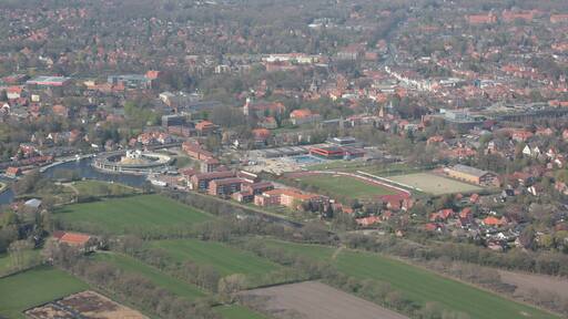Fotoflug von Nordholz-Spieka nach Oldenburg und Papenburg This photo was taken by Alchemist-hp. If you use one of my photos, an email (account needed) or a message or direct to: my email account would be greatly appreciated. Please note the license terms. Other licensing terms can get discussed, too. This file is copyrighted and has been released under a license which is incompatible with Facebook's licensing terms. It is not permitted to upload this file to Facebook.