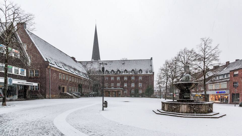 Jubilee fountain and town hall, Dülmen, North Rhine-Westphalia, Germany
