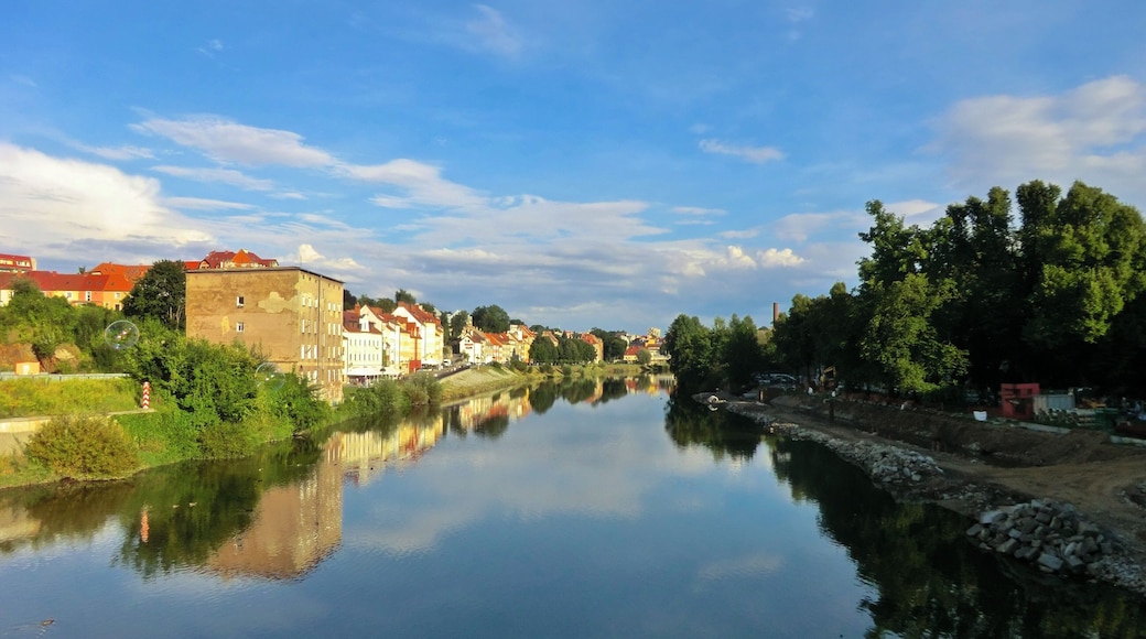 Blick von der Görlitzer Altstadbrücke auf die Neiße