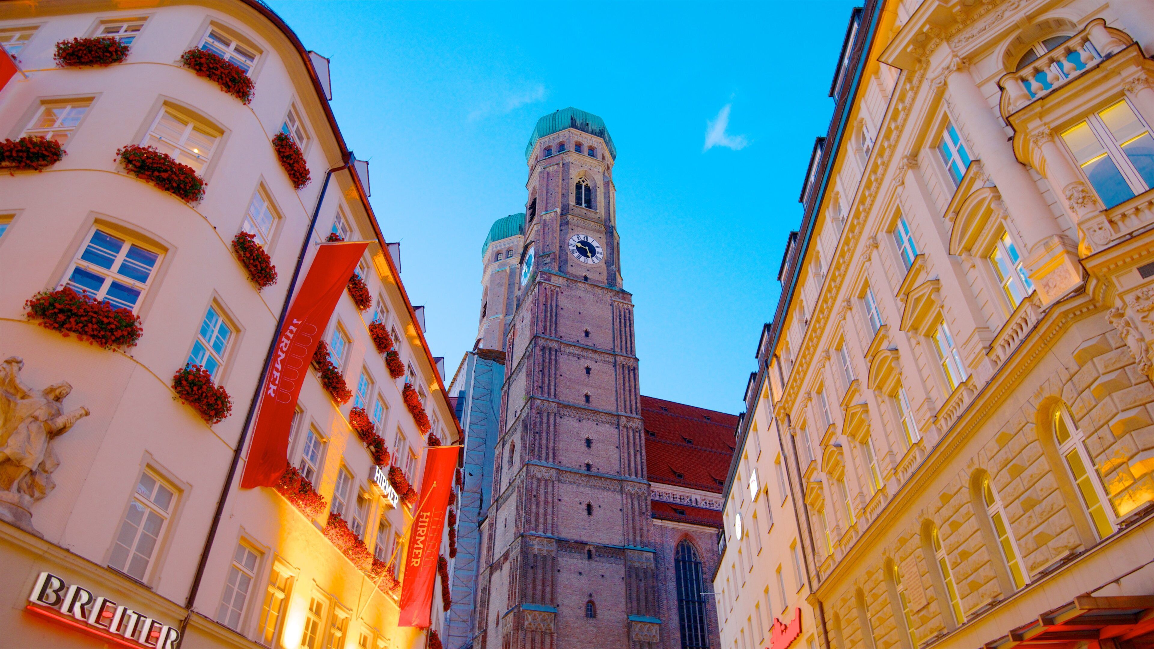 Kreuzviertel featuring heritage architecture and a city