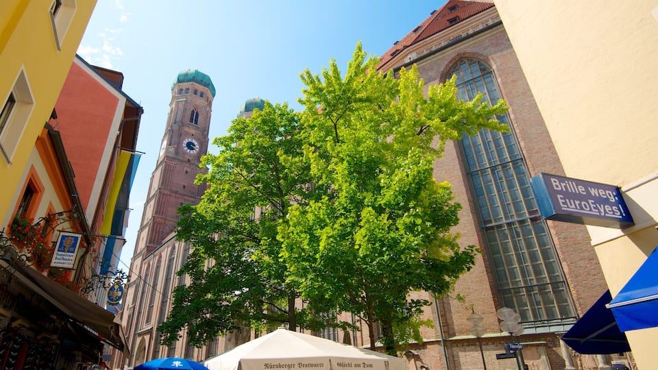 Munich City Centre showing heritage elements