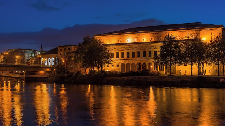Town Event Hall ("Stadthalle") of Mülheim an der Ruhr at blue hour