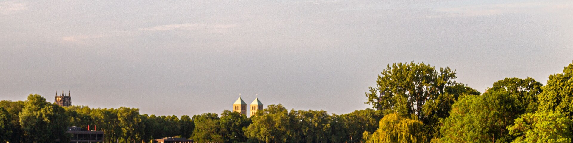 Aasee von Münster mit Münsteraner Dom im Hintergrund, Münster, Münsterland, Westfalen, NRW, Westdeutschland, Mitteleuropa, Europa