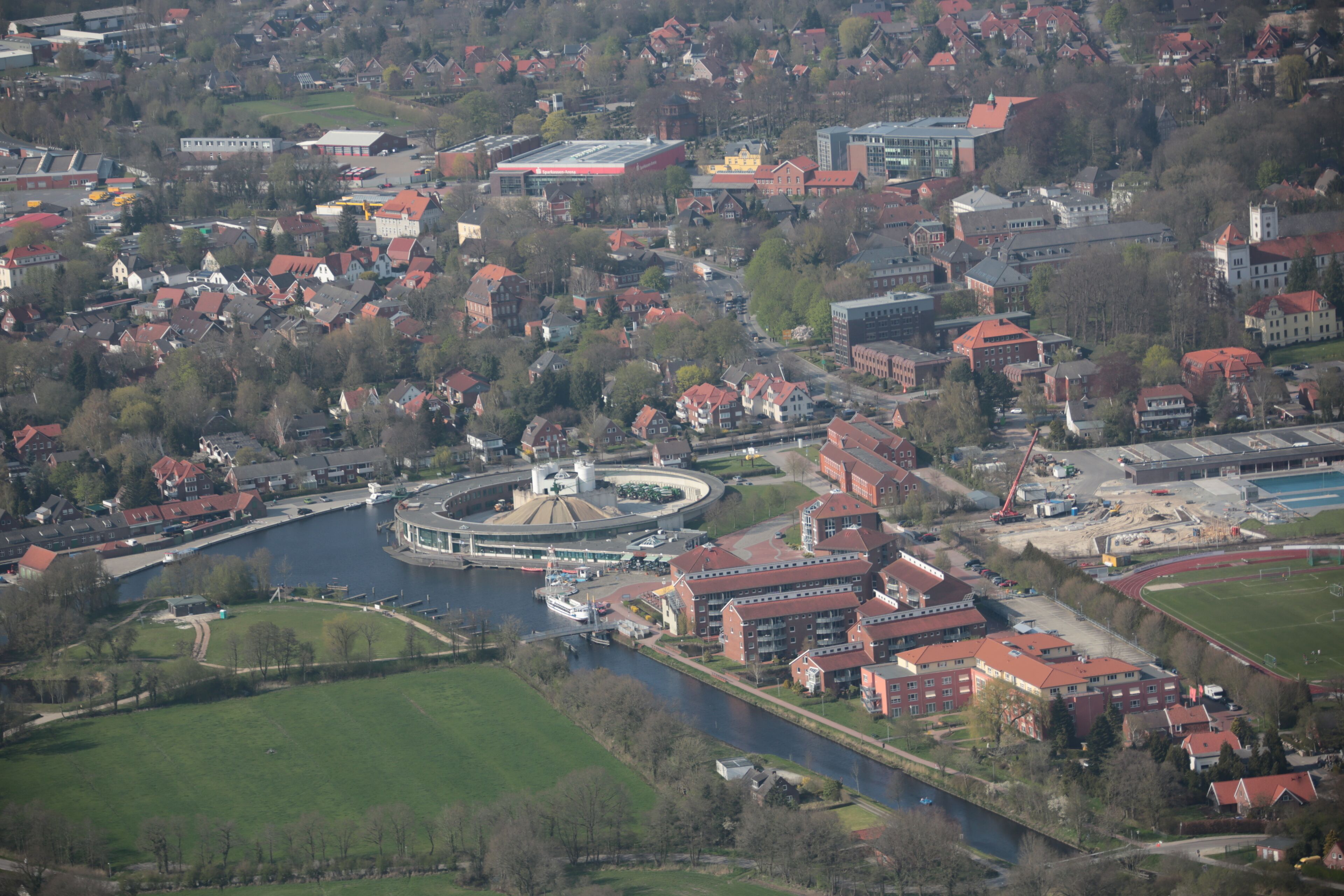 Fotoflug von Nordholz-Spieka nach Oldenburg und Papenburg This photo was taken by Alchemist-hp. If you use one of my photos, an email (account needed) or a message or direct to: my email account would be greatly appreciated. Please note the license terms. Other licensing terms can get discussed, too. This file is copyrighted and has been released under a license which is incompatible with Facebook's licensing terms. It is not permitted to upload this file to Facebook.