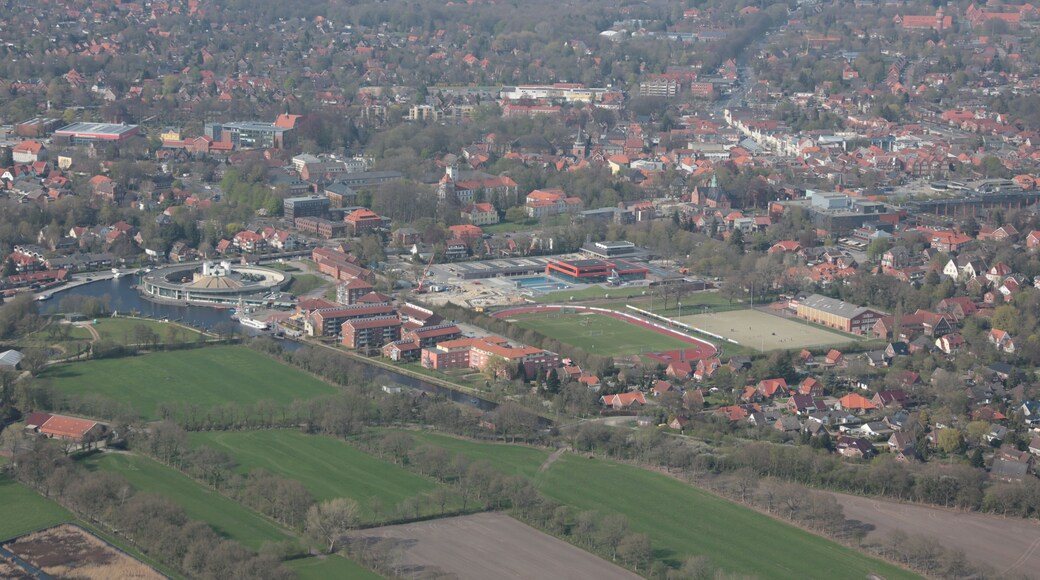 Fotoflug von Nordholz-Spieka nach Oldenburg und Papenburg This photo was taken by Alchemist-hp. If you use one of my photos, an email (account needed) or a message or direct to: my email account would be greatly appreciated. Please note the license terms. Other licensing terms can get discussed, too. This file is copyrighted and has been released under a license which is incompatible with Facebook's licensing terms. It is not permitted to upload this file to Facebook.