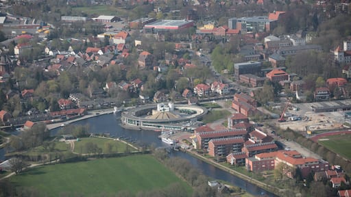 Fotoflug von Nordholz-Spieka nach Oldenburg und Papenburg This photo was taken by Alchemist-hp. If you use one of my photos, an email (account needed) or a message or direct to: my email account would be greatly appreciated. Please note the license terms. Other licensing terms can get discussed, too. This file is copyrighted and has been released under a license which is incompatible with Facebook's licensing terms. It is not permitted to upload this file to Facebook.