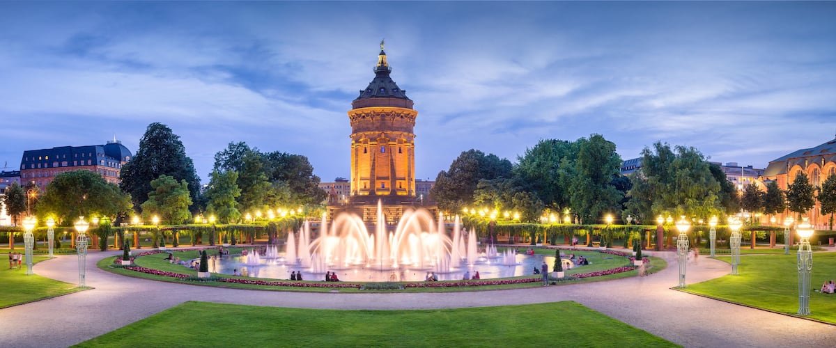 Mannheim Rosengarten und Wasserturm bei Nacht