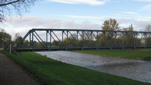 Wiesenbrücke über die Elz bei Emmendingen-Wasser