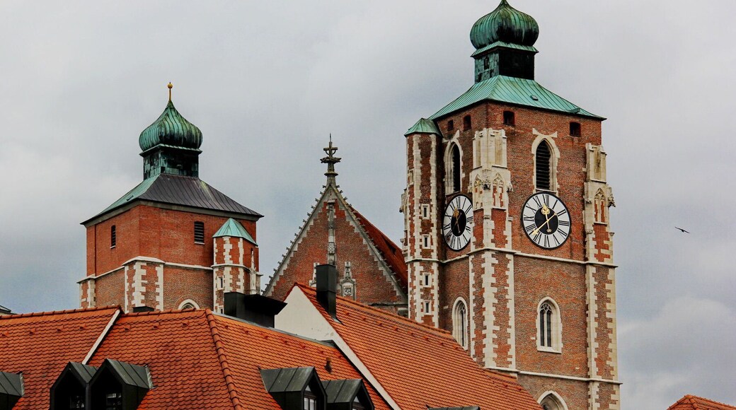 Minster of Our Lady Native name Münster Zur Schönen Unserer Lieben Frau Location Ingolstadt, Upper Bavaria, Germany Coordinates 48° 45′ 51.48″ N, 11° 25′ 13.8″ E Established 1425 Authority control : Q877491 VIAF: 155232299 GND: 4404058-1 SUDOC: 124317421