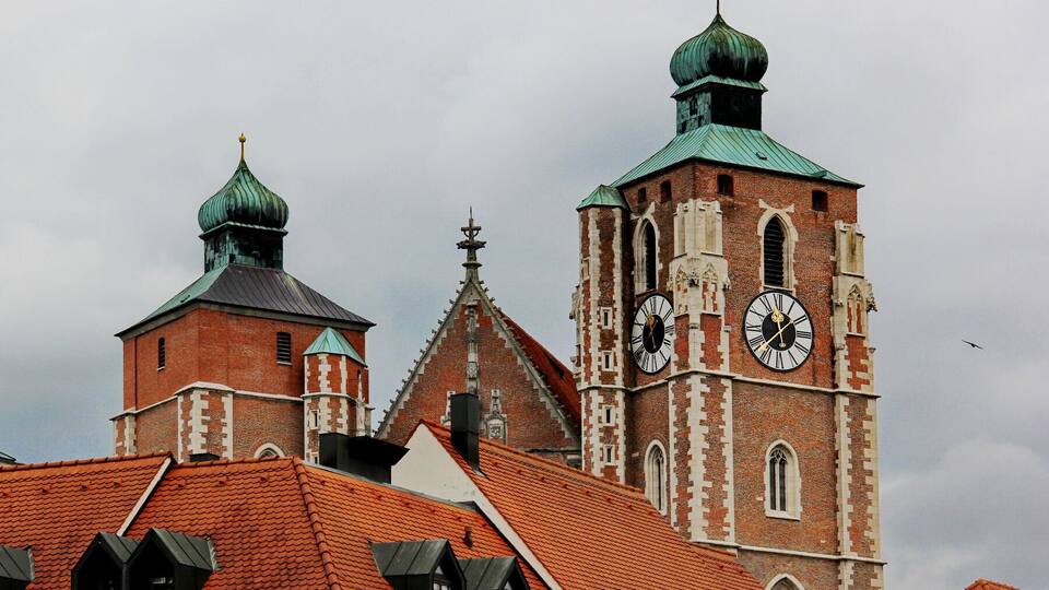 Minster of Our Lady Native name Münster Zur Schönen Unserer Lieben Frau Location Ingolstadt, Upper Bavaria, Germany Coordinates 48° 45′ 51.48″ N, 11° 25′ 13.8″ E Established 1425 Authority control : Q877491 VIAF: 155232299 GND: 4404058-1 SUDOC: 124317421