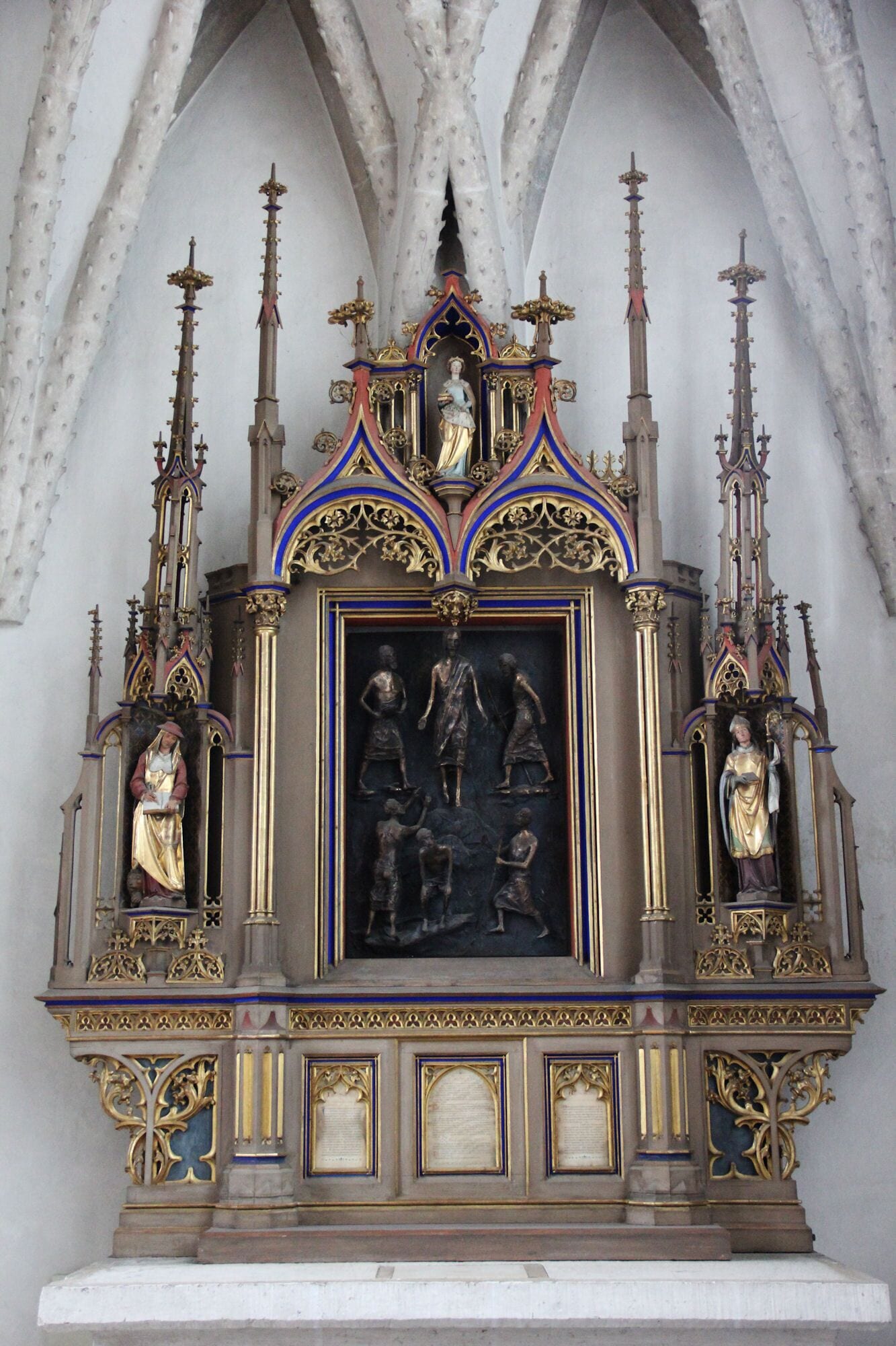 A side altar Minster of Our Lady Native name Münster Zur Schönen Unserer Lieben Frau Location Ingolstadt, Upper Bavaria, Germany Coordinates 48° 45′ 51.48″ N, 11° 25′ 13.8″ E Established 1425 Authority control : Q877491 VIAF: 155232299 GND: 4404058-1 SUDOC: 124317421