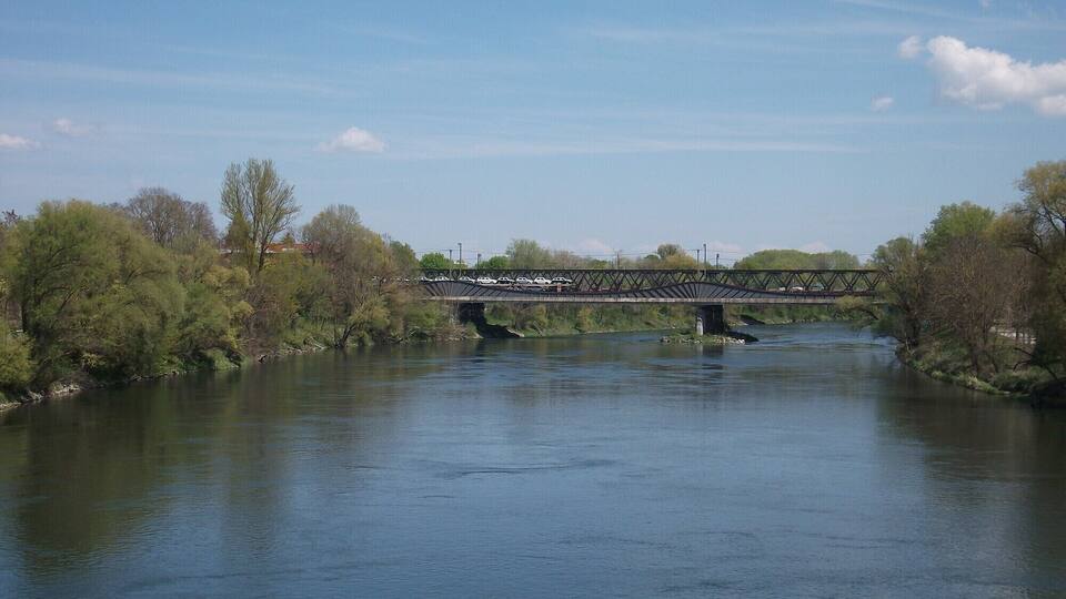 Donau-Eisenbahnbrücke