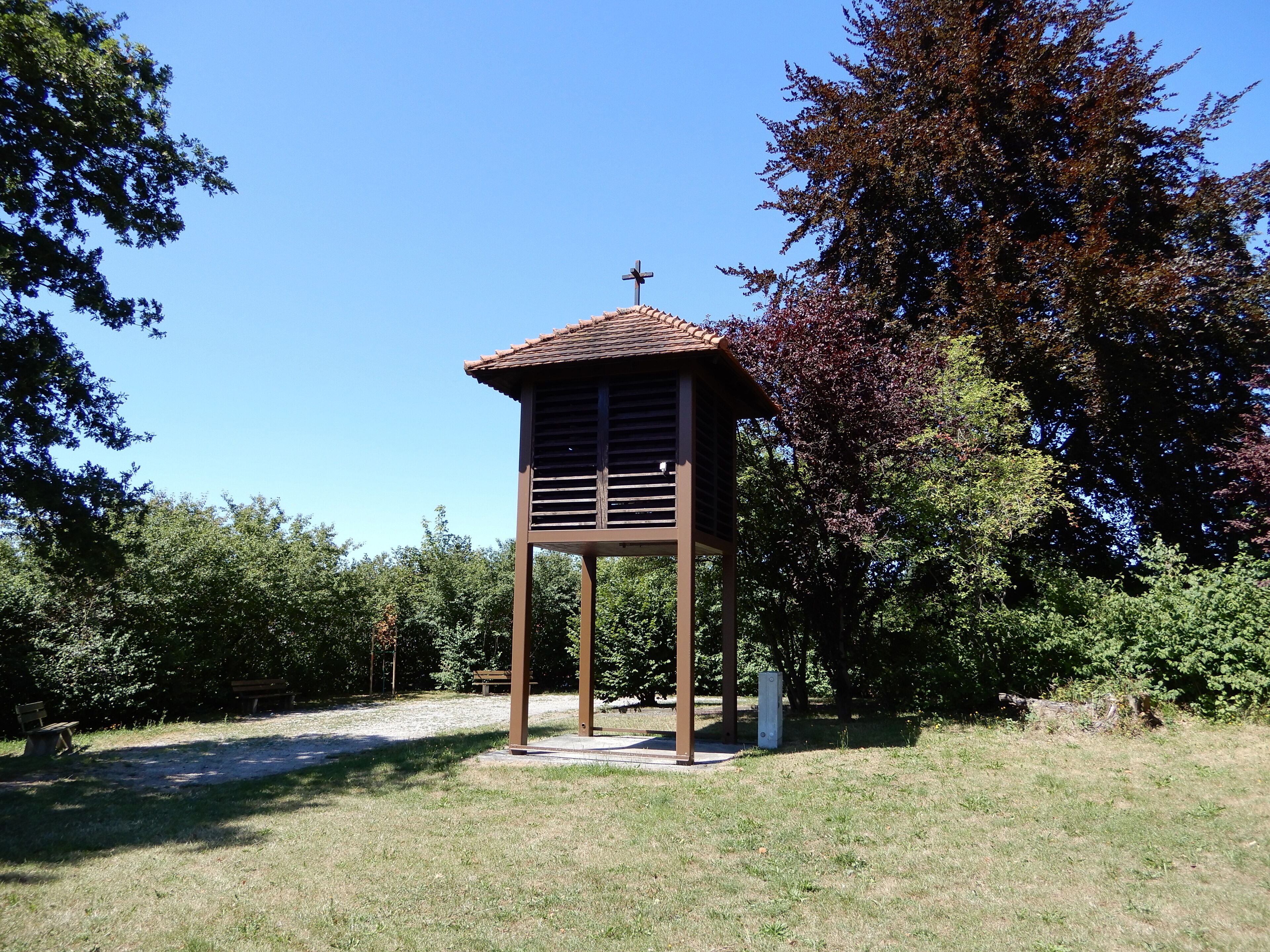 Glockenturm im Berggarten unterhalb der Burgruine Windhausen. Errichtet wurde er 1984 als Ersatzbau für den nicht mehr nutzbaren Turm der St. Johannis-Kirche. Auf dem Grundstück bestand schon einmal eine Kirche.