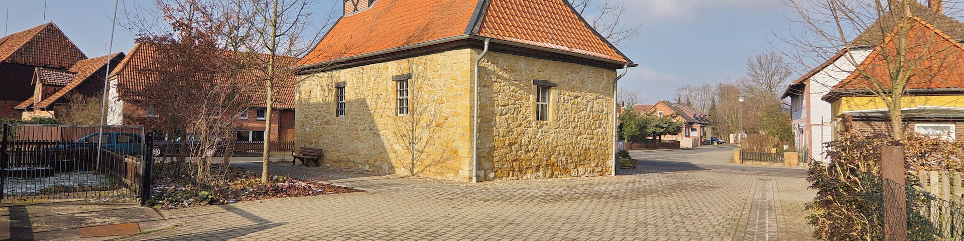Die Alte Kapelle aus dem 15. Jhd. in Bülten (Ilsede), Niedersachsen, Deutschland dient heute als Trauzimmer des Standesamt Ilsede