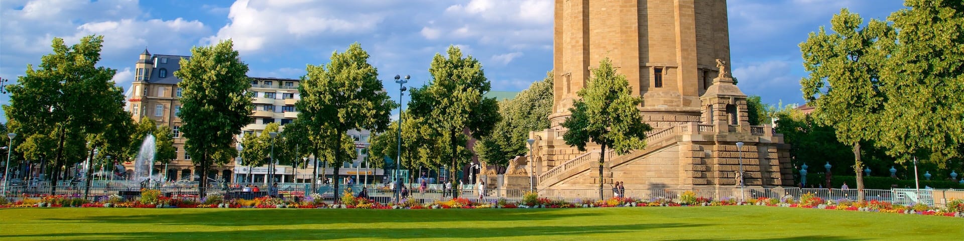 Schwetzingerstadt/Oststadt which includes a garden and heritage architecture