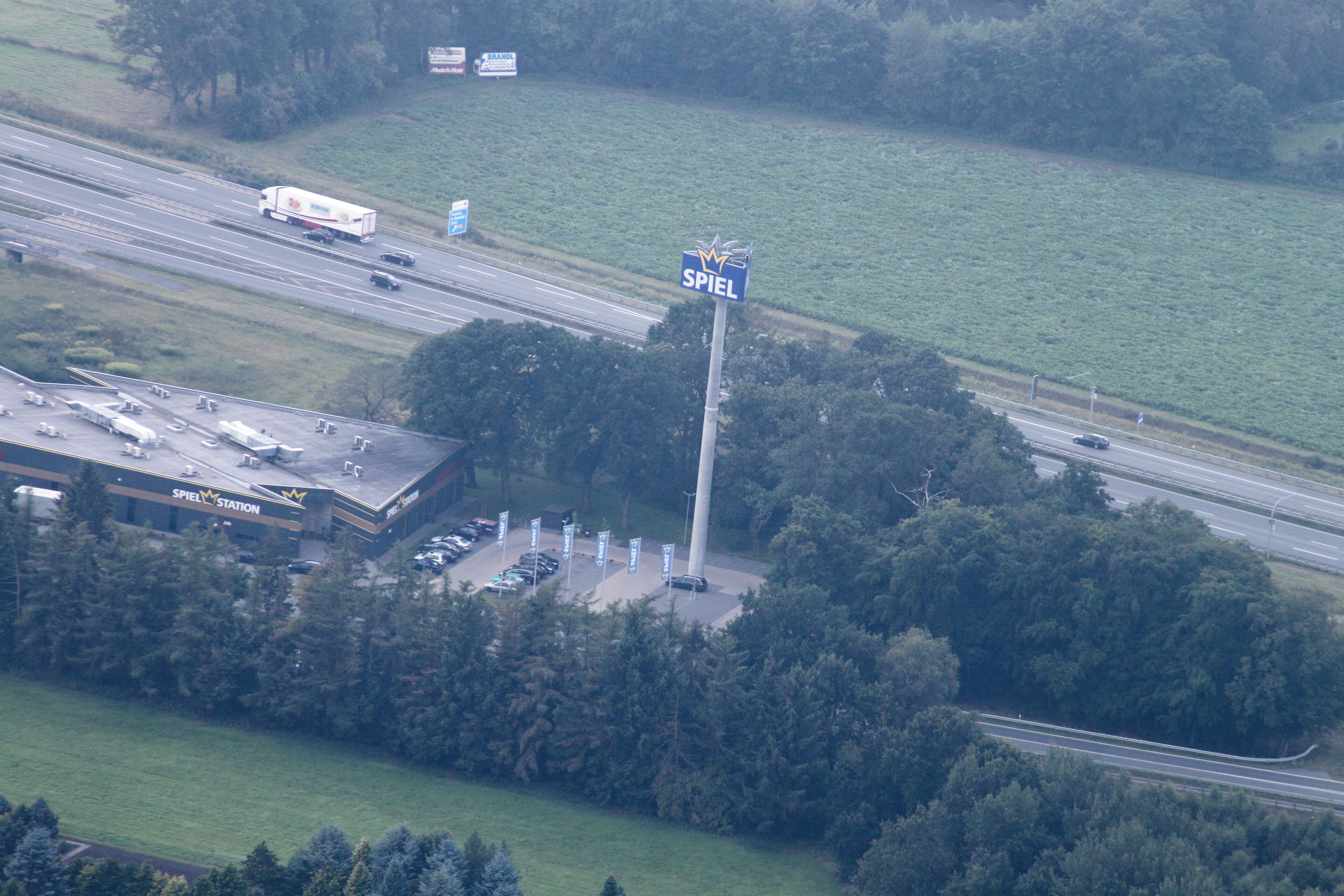 Lufbilder Brinkum: Brinkum, Silbersee, Dreieck Stuhr (identische Bildbeschreibung für File:2012-08-08-fotoflug-bremen zweiter flug 1355.JPG bis File:2012-08-08-fotoflug-bremen zweiter flug 1437.JPG; alle mit GPS-Koordinaten